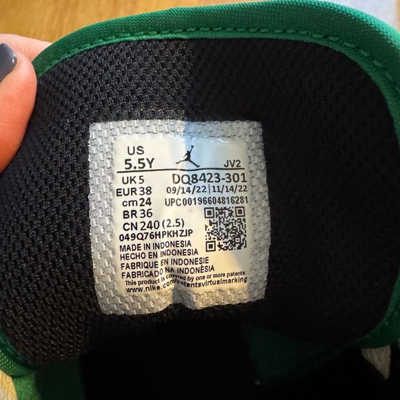 Nike high top dunks. Green and white. - Picture 2 of 6